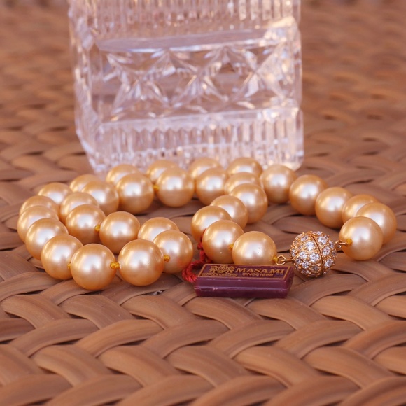 Golden Mother of Pearl necklace - Picture 5 of 6